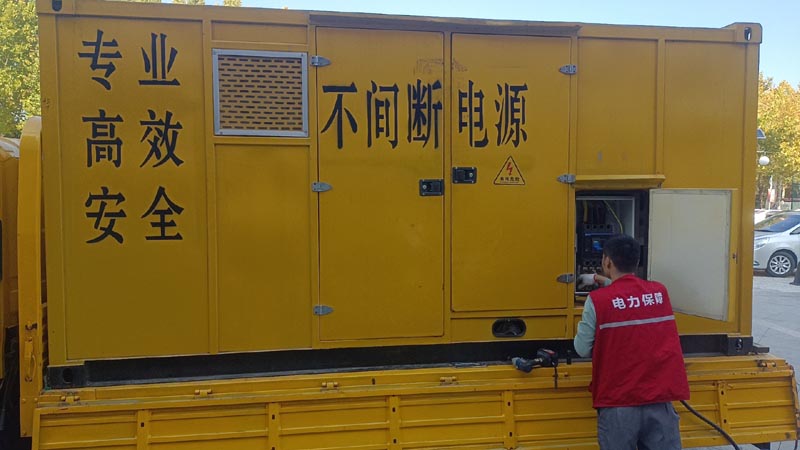 紫金柴油发电机组和UPS电源配合使用时，如何避免切换过程中的电力中断？
